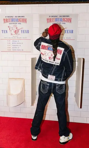 2 Chainz wearing True Religion scarf