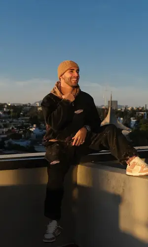 Manuel Turizo’s Outfit in Ssstufff Hoodie & Nike Sneakers (2021)