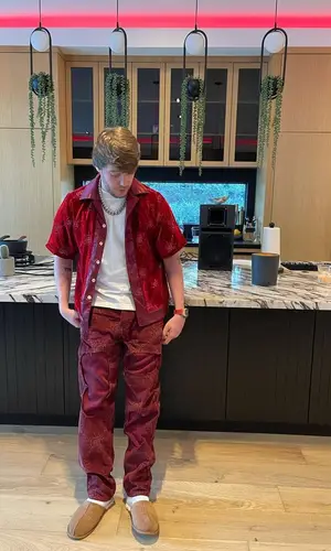 Murda Beatz’s Outfit in Menace Pants & Ugg Sandals (2021)