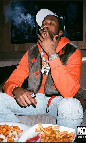 Meek Mill wearing Louis Vuitton belt