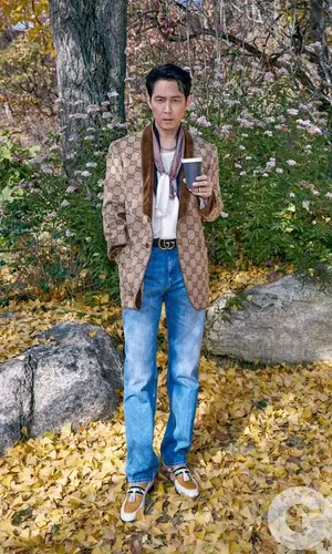 Jungjae Lee wearing Gucci belt