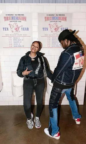 2 Chainz wearing New Era cap