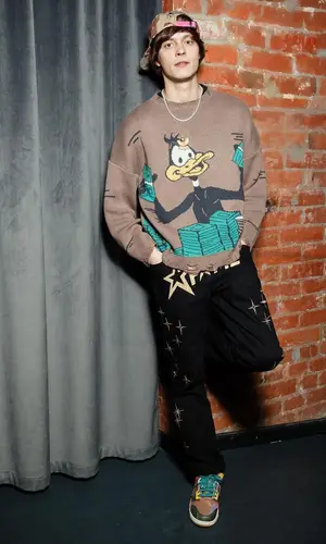 OG Buda’s Outfit in Empty Reference Sweatshirt, FAME Jeans & Nike Sneakers (2021)