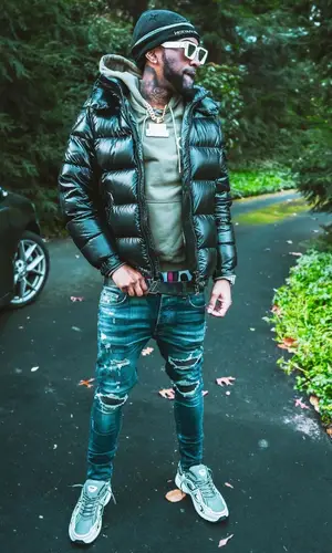 Ron Suno’s Outfit in Moncler Jacket, Dior Hoodie & Louis Vuitton Hat (2021)
