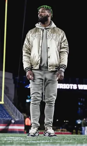 Jalen Mills wearing Nike sneakers
