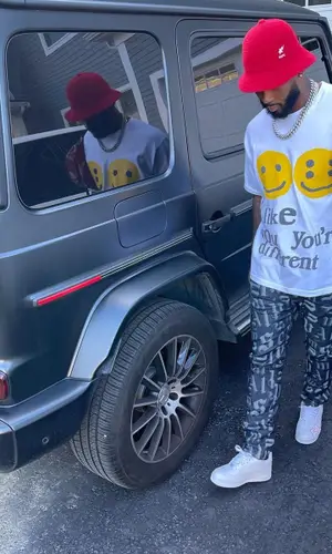 Jalen Mills wearing Nike sneakers