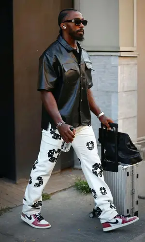 Tyrod Taylor wearing Levi’s pants