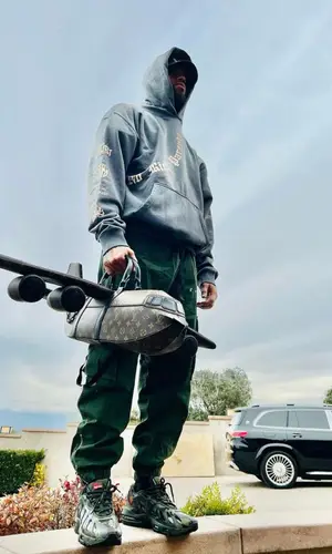 Chris Brown wearing Live Fast Die Young hoody