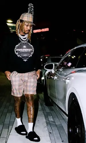 Future wearing Burberry sandal