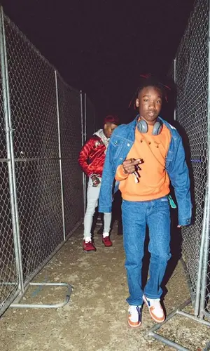 YNW BSlime’s Outfit in Off-White Sneakers (2021)