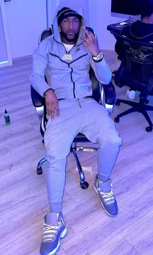 Ron Suno’s Outfit in Nike Pants, Jordan Sneakers & Louis Vuitton Hat (2021)