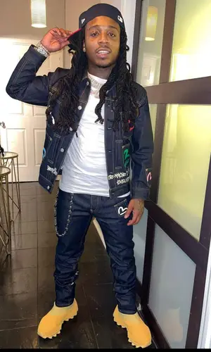 Jacquees wearing Yeezy boots