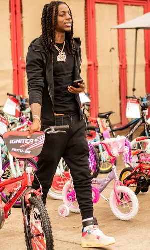 OMB Peezy’s Outfit in Nike Hoodie & Jordan Sneakers (2021)