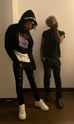 SoFaygo’s Outfit in Amiri Jeans, Chanel Sneakers & Bape Scarf (2021)