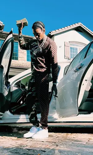 Soulja Boy’s Outfit in Sprayground Sweatshirt & Nike Sneakers (2021)