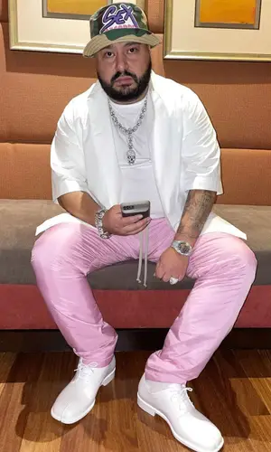 Cash’s Outfit in Maison Margiela Shirt, Rick Owens Pants & Chrome Hearts Hat (2021)