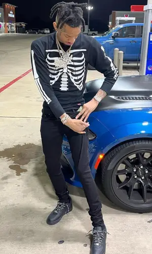Stunna 4 Vegas wearing Supreme sweatshirt