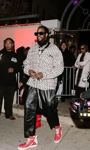2 Chainz wearing Cout De La Liberte sweater
