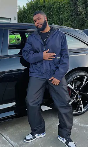 Khalid wearing Jordan sneakers