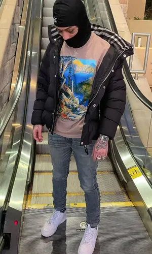 Lil Skies’ Outfit in Burberry Jacket, Nike T-Shirt & Gnarcotic Hat (2022)