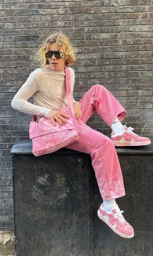 The Kid Laroi’s Outfit in GCDS Bag & Rick Owens Eyewear (2021)