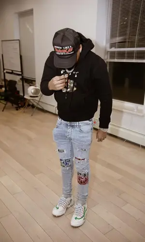 OG 3Three’s Outfit in Off-White Hoodie, Amiri Jeans & Sicko Cap (2022)
