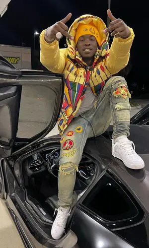 Hot Boii’s Outfit in Sugarhill Jacket, Nike Sneakers & Chrome Hearts Hat (2022)