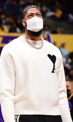 Anthony Davis’ Outfit in Ami Alexandre Mattiussi Sweater, Nike Sneakers & Henry Mask (2022)
