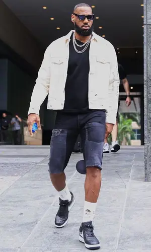 LeBron James’ Outfit in Jil Sander T-Shirt, Louis Vuitton Sneakers & Nike (2022)