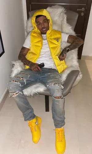 Fredo’s Outfit in Prada Jacket, Amiri Jeans & Nike Sneakers (2022)