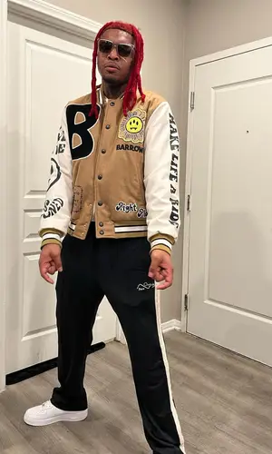 Lil Keed’s Outfit in Barrow Jacket, Nike Sneakers & Saint Laurent Eyewear (2022)