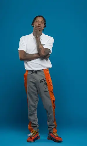 SD wearing Off-White sneakers