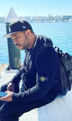 Xzibit wearing New Era cap