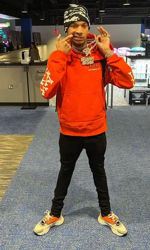 Stunna 4 Vegas wearing Pimperelli backpack