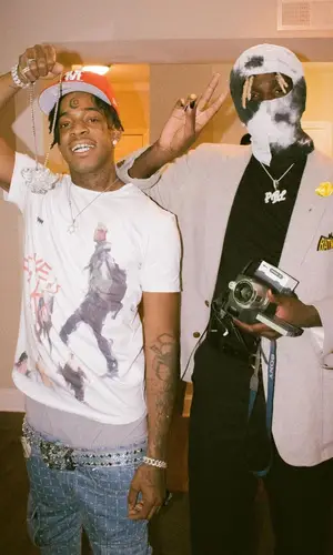 Thouxanbanfauni wearing B.B. Simon belt