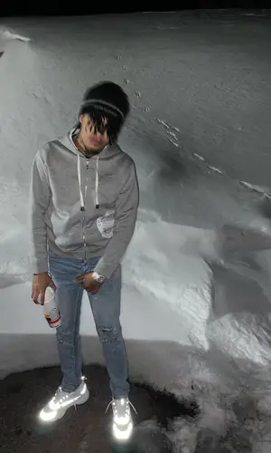 Summrs’ Outfit in Ksubi Jeans, Dior Sneakers & Louis Vuitton Hat (2022)