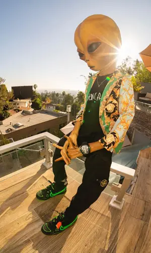 Lil Mayo wearing Nike sneakers
