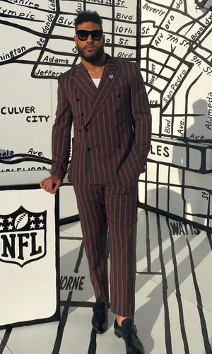 Anthony Barr wearing Dolce & Gabbana suit