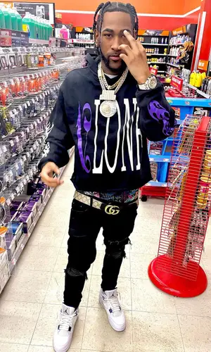 Ron Suno’s Outfit in Amiri Jeans, Jordan Sneakers & Gucci Belt (2022)