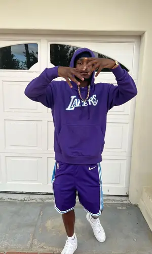 Lil Tjay’s Outfit in Nike Hoodie (2022)