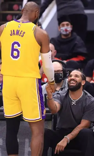Drake wearing Diemme boots