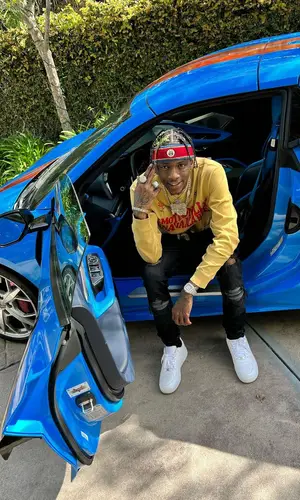 Soulja Boy wearing Emotionally Unavailable t-shirt