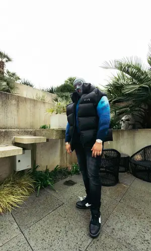 M Huncho wearing Off-White sneakers