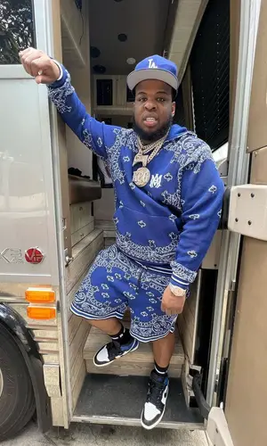 Maxo Kream’s Outfit in Amiri Hoodie, Fragment Design Sneakers & New Era Cap (2022)