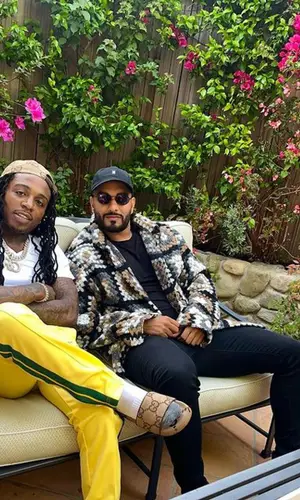 Jacquees wearing Gucci sandal