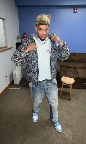 Smokepurpp’s Outfit in Supreme Jacket, Gallery Dept. Jeans & Nike Sneakers (2022)