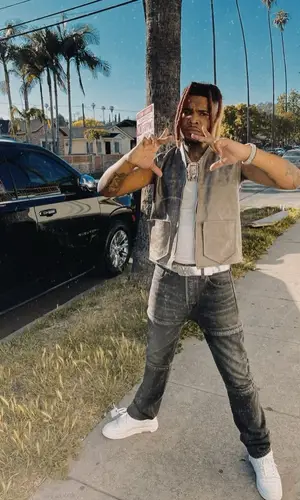 Lil Keed’s Outfit in Balenciaga Jeans, Off-White Sneakers & Louis Vuitton Belt (2022)
