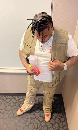 Big Yavo’s Outfit in Gallery Dept. T-Shirt, Valabasas Jeans & Jordan Sneakers (2022)