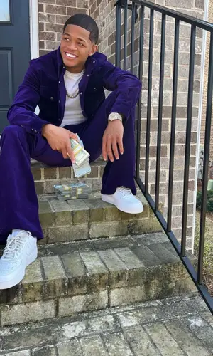 YK Osiris’ Outfit in Cout De La Liberte Trousers & Nike Sneakers (2022)