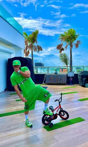 El Alfa El Jefe wearing Balenciaga sock
